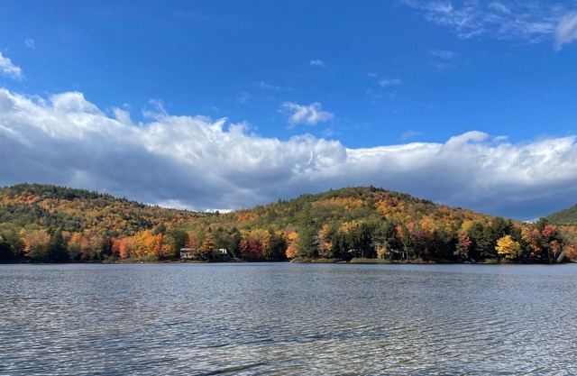 Cozy cottage lake retreat with private beach. Stunning Fall Foliage Views