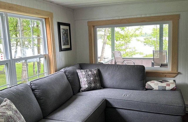 Cozy cottage on Rumsey Lake, for your family vacation!