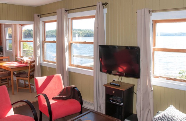 Cozy cottage right on the water