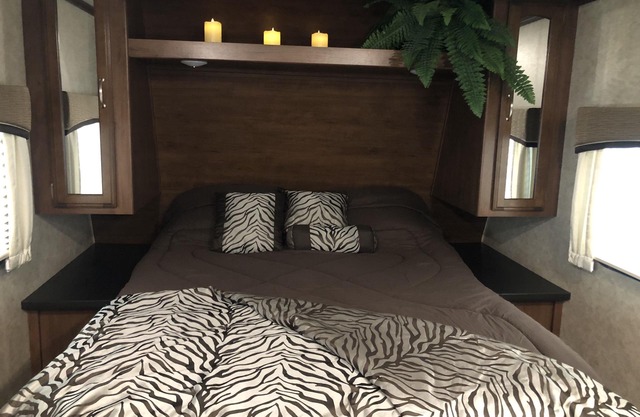 Cozy Couples Glamping just a few minutes to the lake