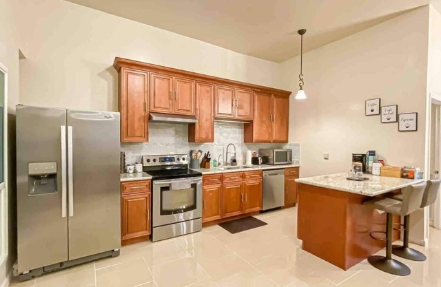 Cozy Family Bellaire Home Hosted by Cindy