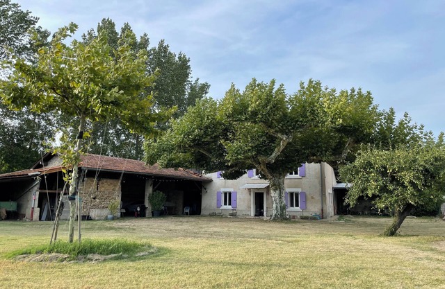 Cozy farm in Rhone Valley, France