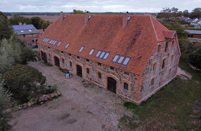 Cozy fieldstone barn for family reunions - Barn 27 in Krebsow