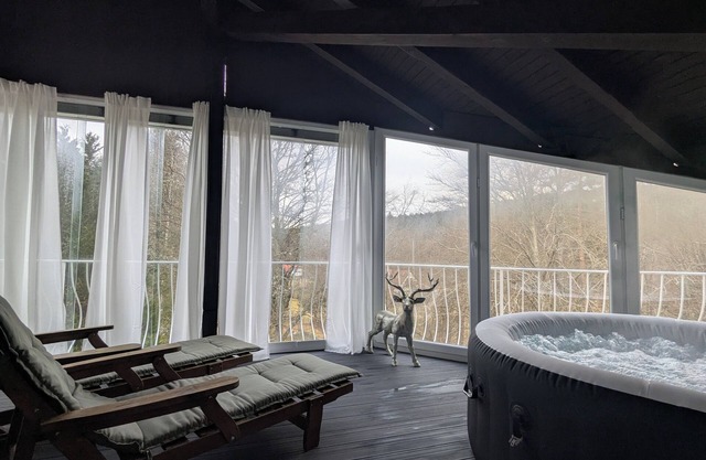 Cozy fireplace suite with private whirlpool & fireplace in the Wald-Villa-Schönau