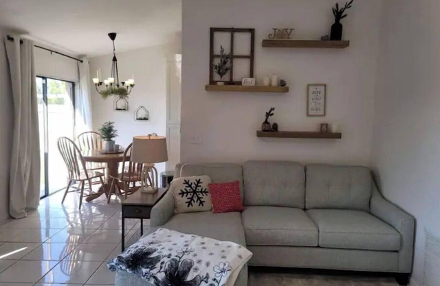 Cozy Getaway 5 Min Walk to Parks