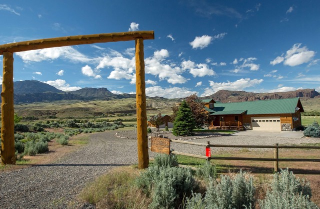 Cozy Guest House on the Road to Yellowstone!