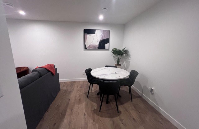 Cozy guest suite, walking trails, mins from Canada Olympic Park & Banff