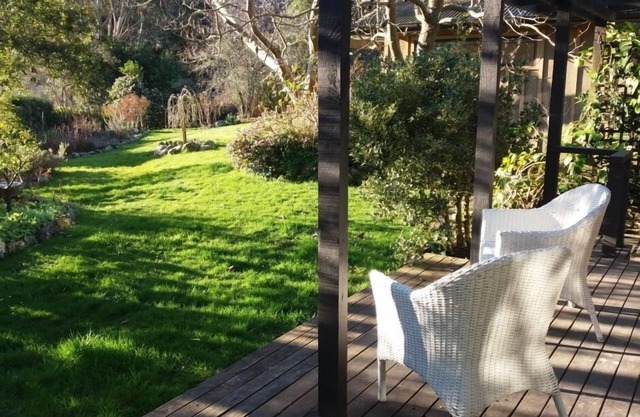 Cozy guesthouse in stunning garden