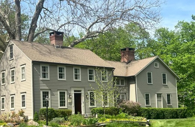 Cozy Historic Estate on 3 acres with Chef's Kitchen, Fireplaces, Pool, Hot Tub