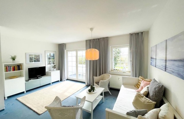 Cozy holiday apartment for a maximum of 2 people with a bathtub, balcony and a view of the countryside