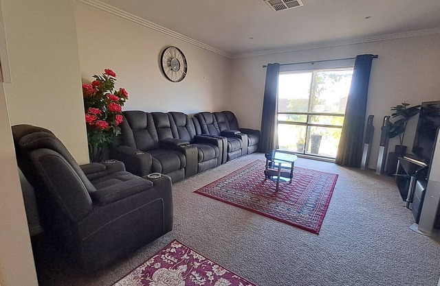 Cozy Holiday House 5 minute drive to City Centre