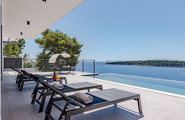 Cozy home in Blato with house sea view