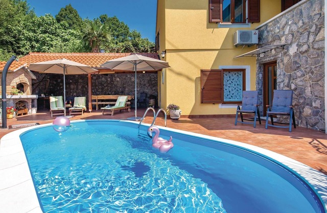 Cozy home in Bregi with WiFi