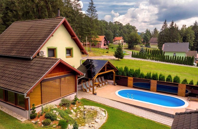 Cozy home in Brestovac with sauna