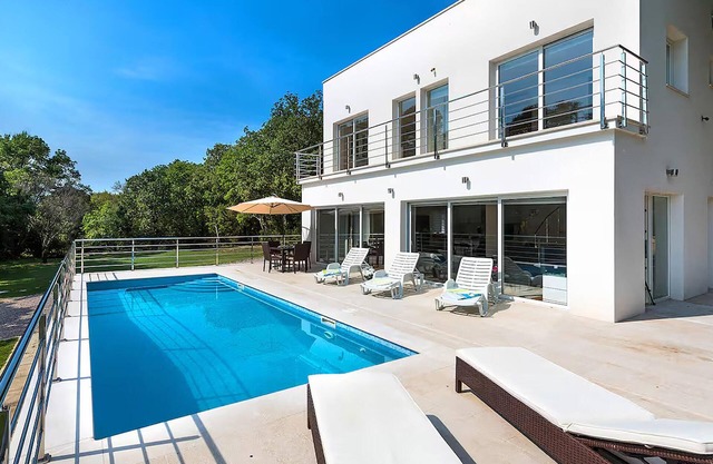 Cozy home in Cetina with private swimming pool, can be inside or outside