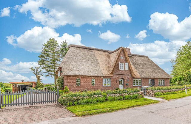 Cozy home in Dagebüll with kitchen
