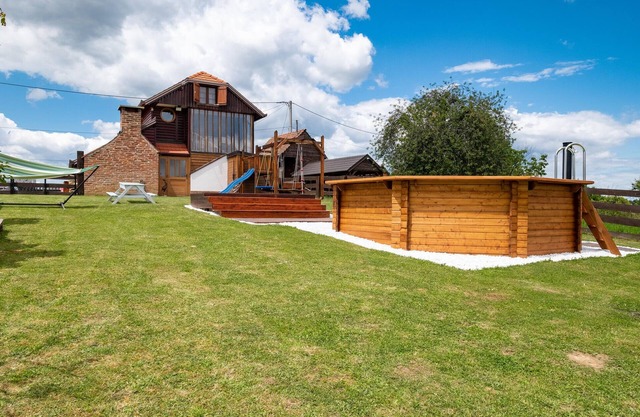 Cozy home in Klostar Ivanic with sauna