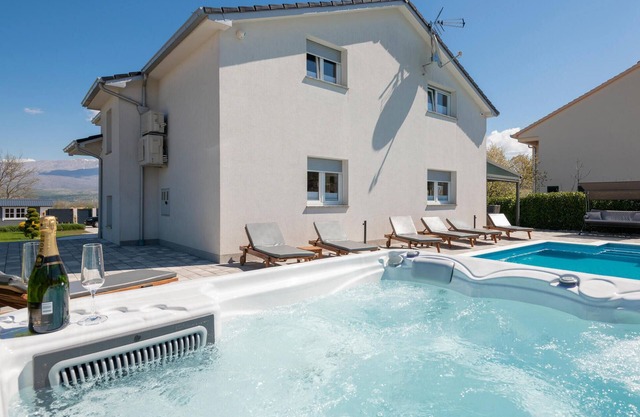 Cozy home in Kosute with sauna