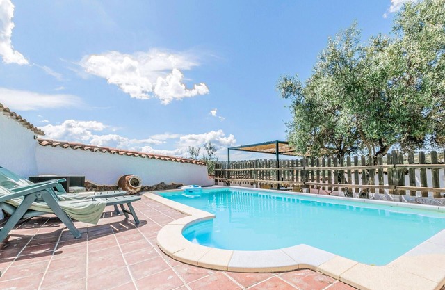 Cozy home in La Cardenchosa with WiFi