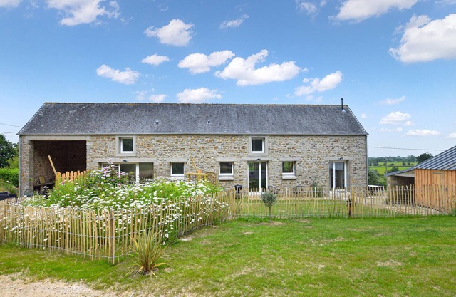 Cozy home in La Pernelle with WiFi