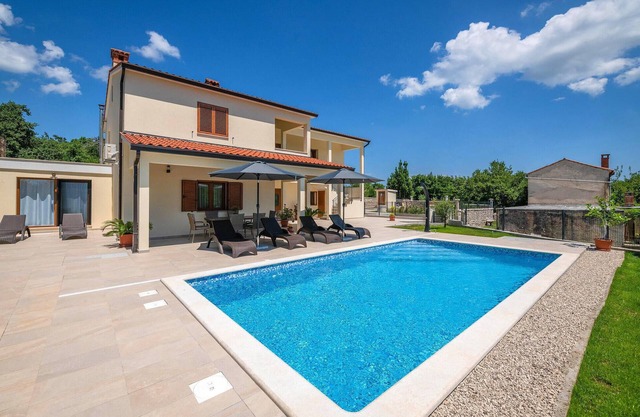 Cozy home in Labin with WiFi