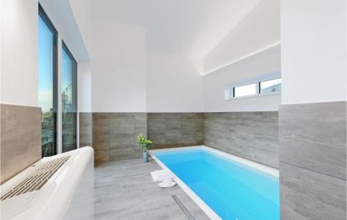 Cozy Home In Lembruchdümmer See