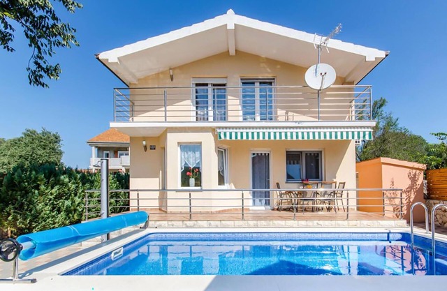 Cozy home in Primorski Dolac