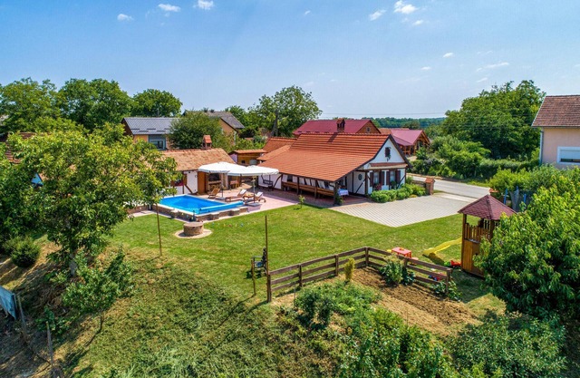 Cozy home in Sveti Ivan Zabno with WiFi