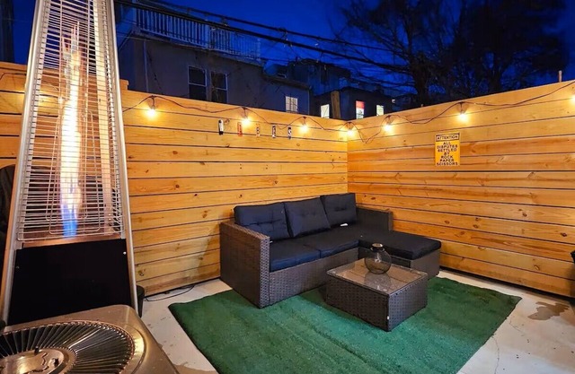 Cozy Home near City Center with Hot tub