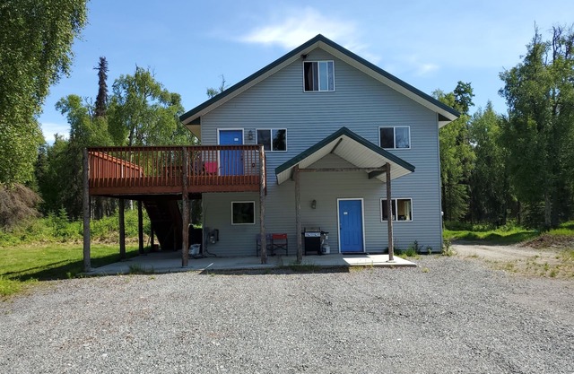 Cozy home, with in minutes of Kenai and Kasilof rivers.
