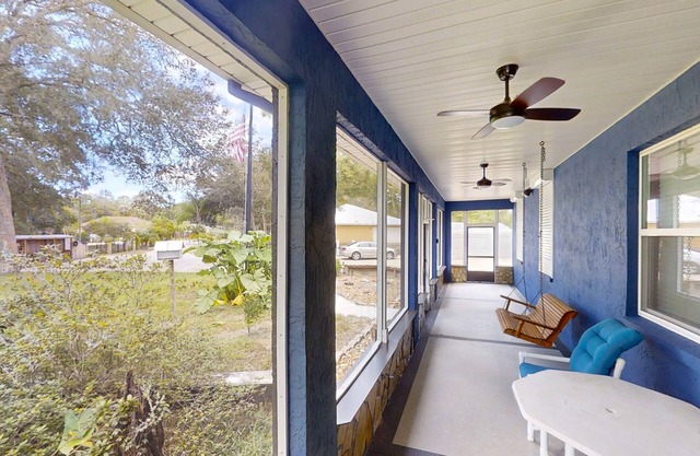 Cozy home with private pool, BBQ, dog friendly, central AC, enclosed yard