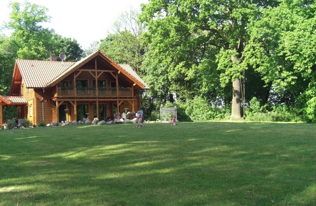 Cozy house "Gut Briesen" in the Westhavelland Nature Park with an old park