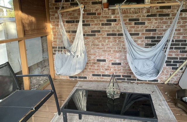 Cozy house on a pond, centrally located