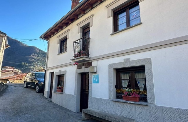 Cozy house with wonderful views and all services, ideal for families.