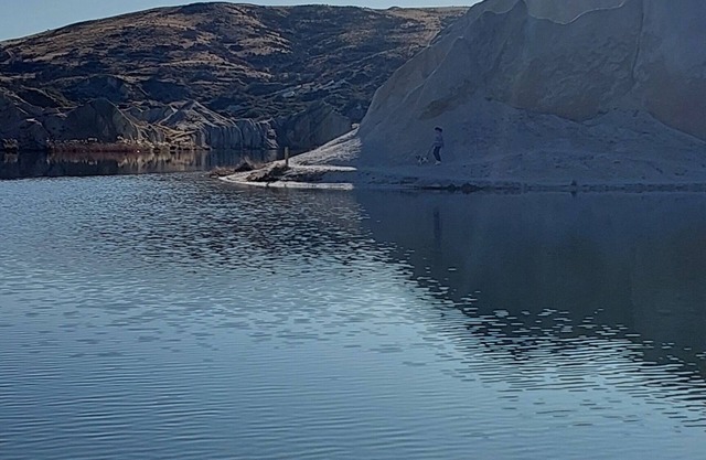 Cozy hut style accommodation a short stroll from the river.