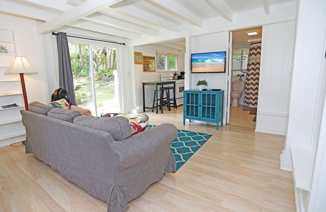 Cozy Kaaawa Studio with Mountain Views - 30 Day Min