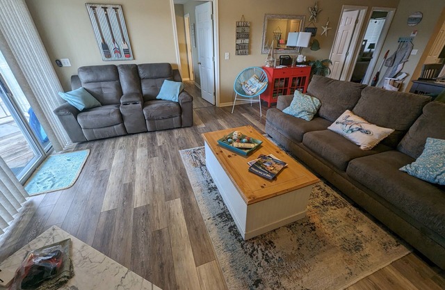 Cozy Lake of the Ozarks Getaway @ Ledges Rent 2 get 3rd 1/2 price spring special