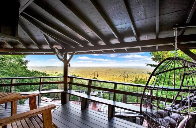 Cozy Luxury Cottage with Stunning Viewnn