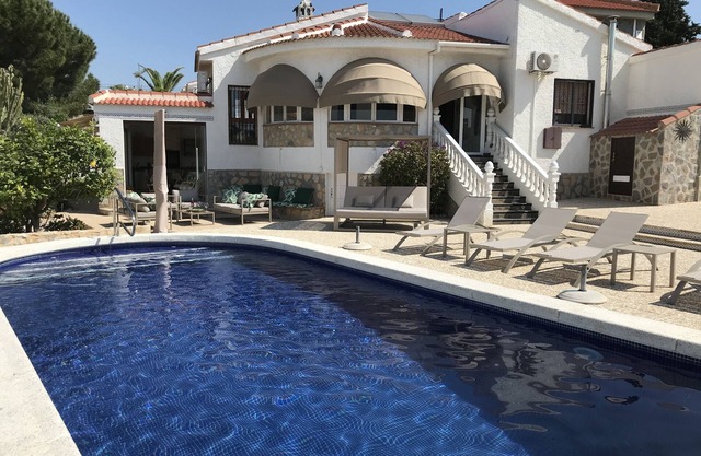 Cozy luxury villa and private pool and countless relaxing places to enjoy sun
