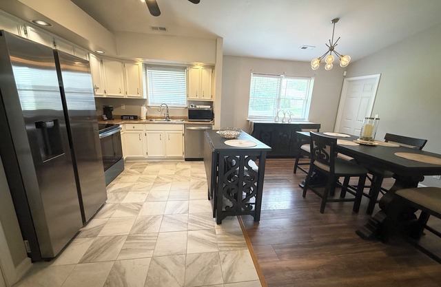 Cozy meets Classy in this Modern & Inviting 3BR-2BA house with AC, WiFi