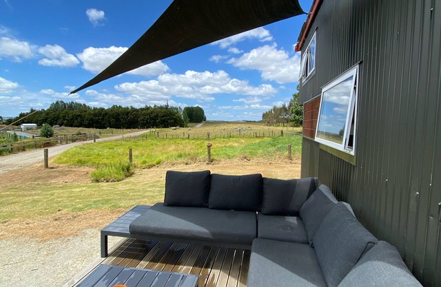 Cozy Mini Home Farm Retreat