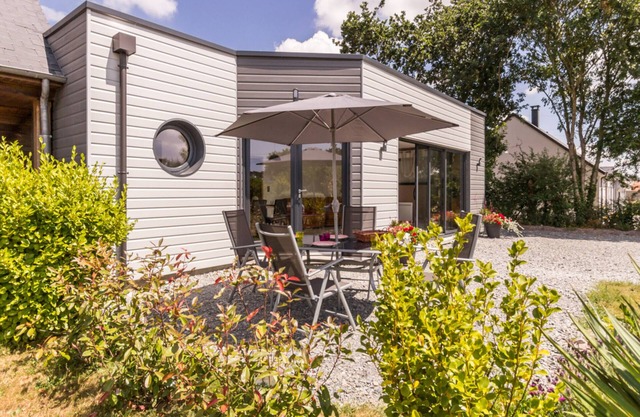 Cozy, Modern Cottage with Garden Near Forest and Beaches