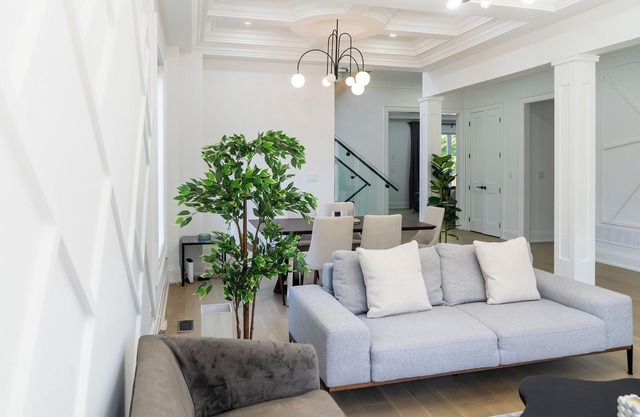 Cozy Modern Family Home | 5 Bed | 5 Bath | Close to Bluffs and Downtown!