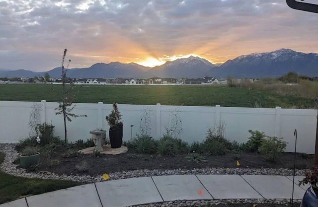 Cozy Mountain-View Haven/Full Kitchen/Hot Tub/Easy SLC & Ski Access