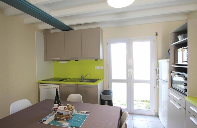 Cozy Pavilion, 600m from Beach, Surf Spot, Internet, Pet-Friendly, BBQ, Parking