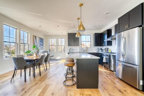 Cozy Perfect Portland Escape - Chefs Kitchen