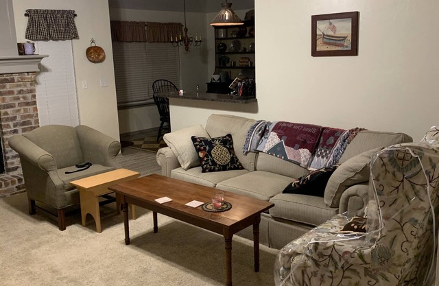 Cozy pet friendly house near Tjnker Air Force Base