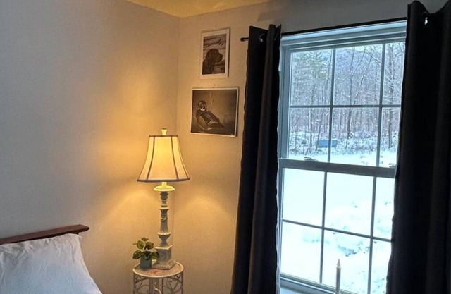 Cozy Private Bedroom with Own Entrance - No Shower