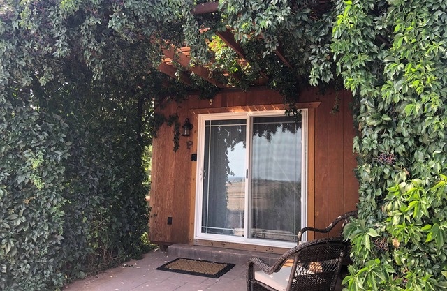 Cozy, Private - Central to Many National Parks! Parking for ATV Trailers.