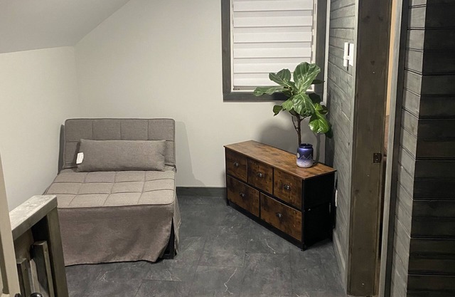 Cozy remodelled house minutes away from hiking trails and Chaleur Bay